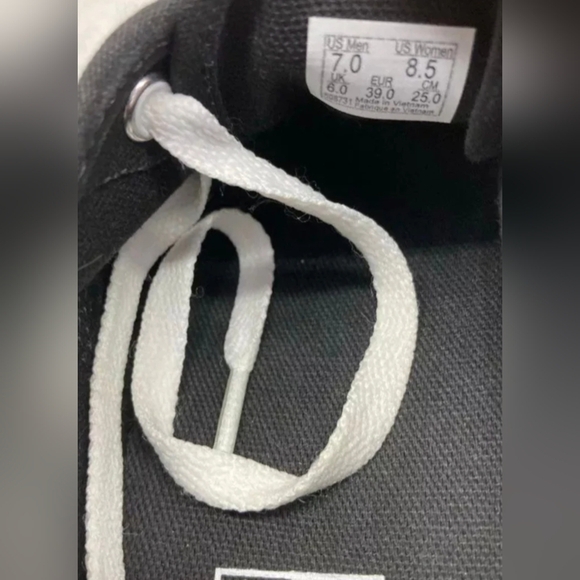 Vans Unisex Iridescent Metallic Checkerboard Skate Shoes M 7 W 8.5 MSRP $69.99 - Picture 9 of 10